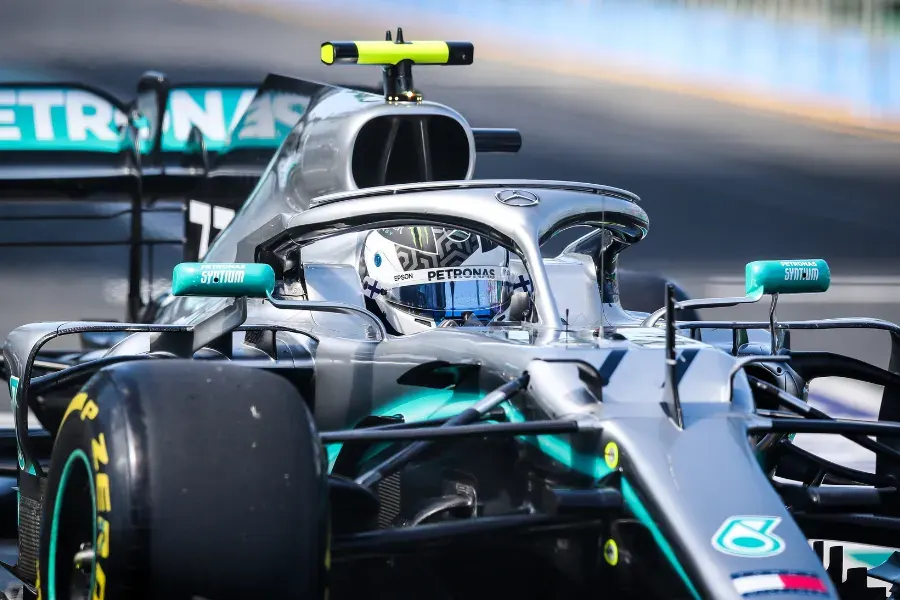 Cockpit eines Formel-1-Rennwagens