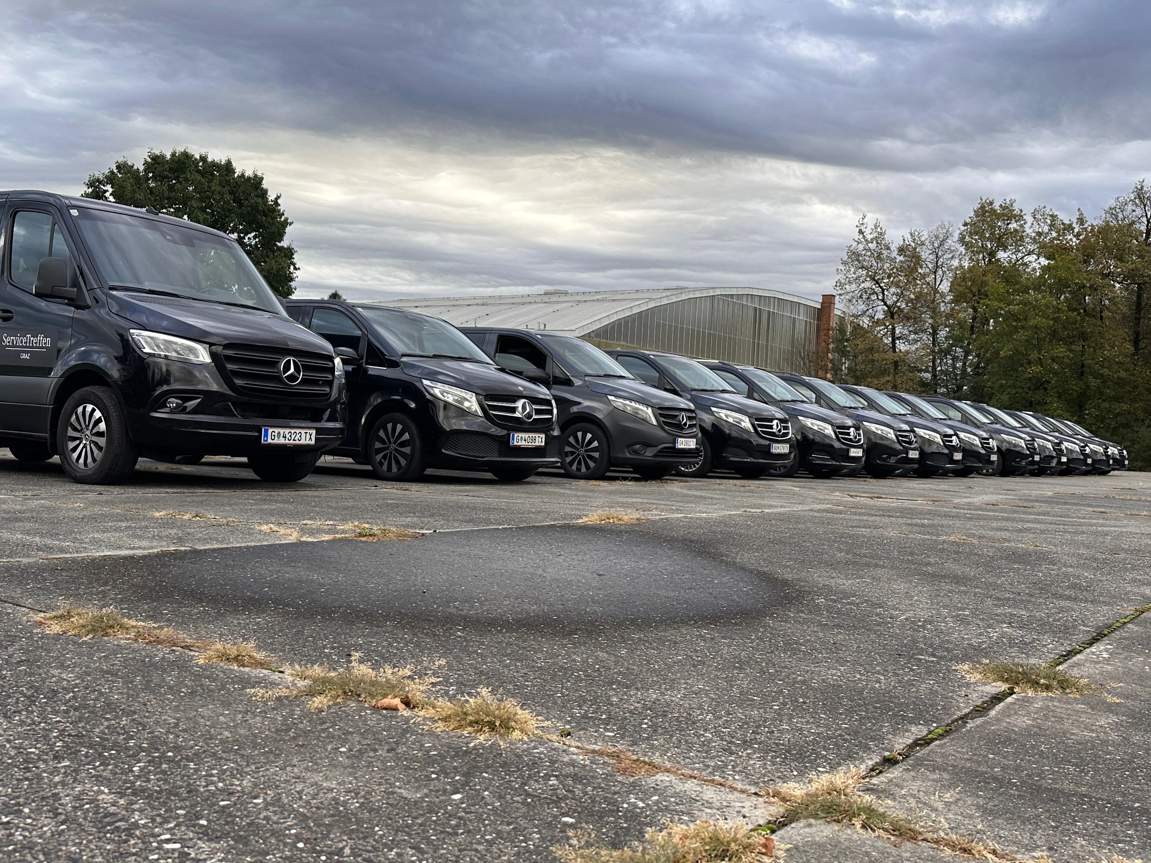 ShuttleTransfer Graz Fuhrpark - Mercedes Vans und Limousinen für Gruppenreisen