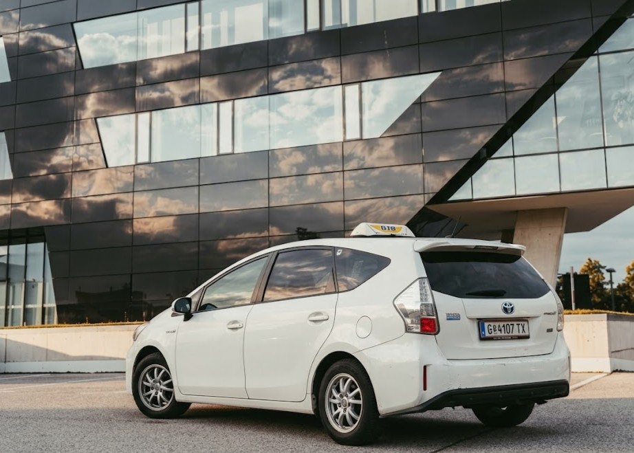 Taxi Graz – Toyota Prius Hybrid Taxi Heckansicht